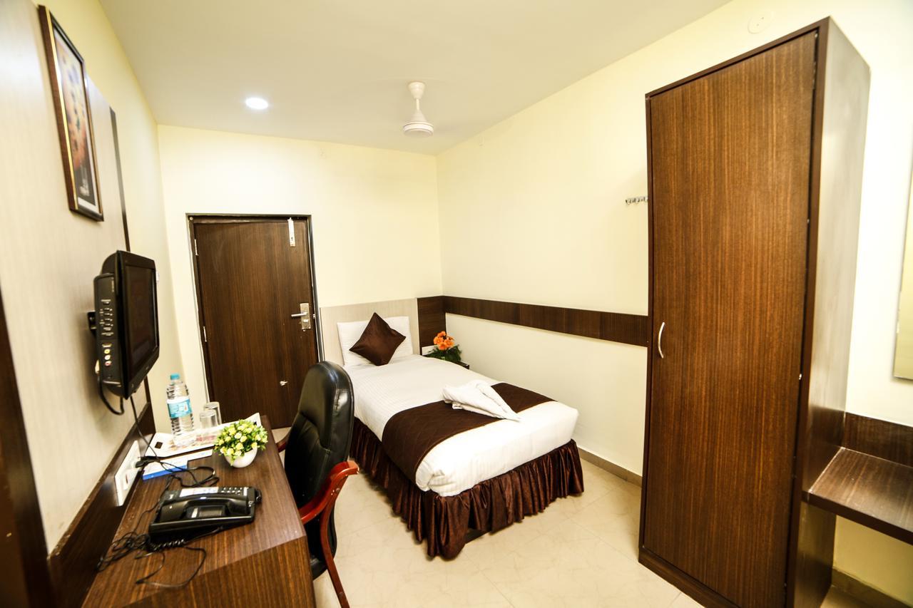 Hotel Tiruchendur Mani Iyer بالني المظهر الخارجي الصورة